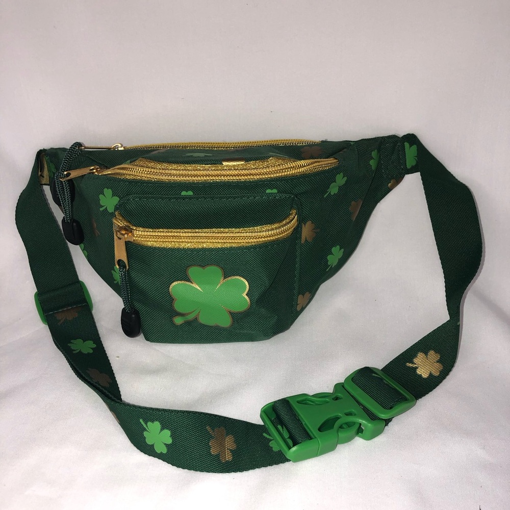TIPSY ELVES FANNY PACK, Green with 4 leaf clover design, NWOT